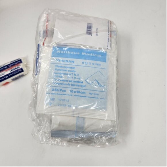 Mercedes Benz first aid kit, Mercedes Benz Genuine OEM - Picture 4 of 4